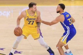 NG28- 库里关键节点精彩发挥,fpx带队取胜了吗 